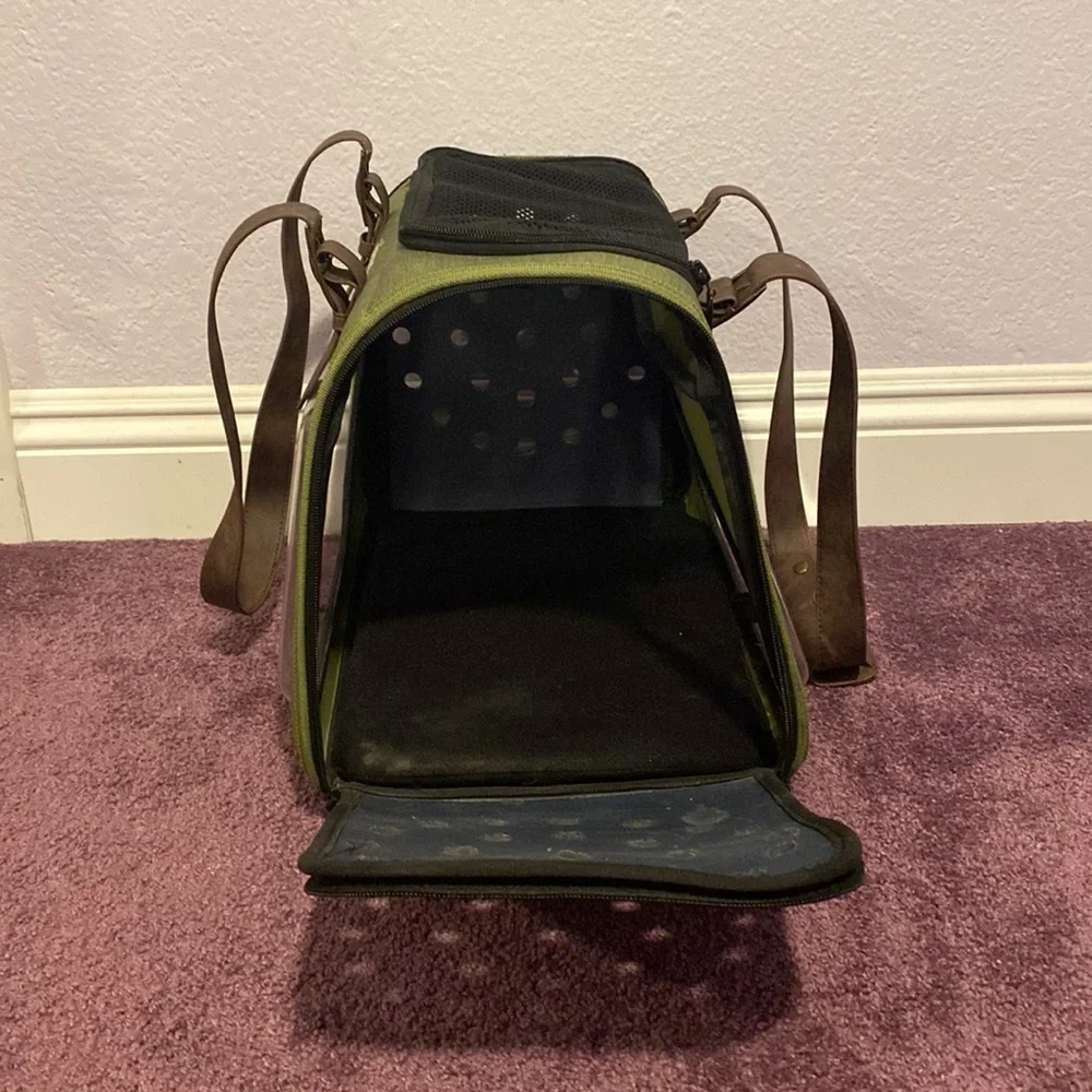 Small pet carrier